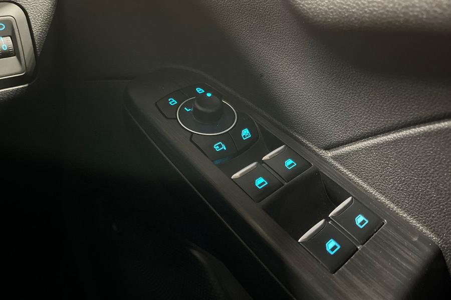 Ford KUGA Photo autoimg-e96184d7938fc89405882610d530479a44985c2c.jpg