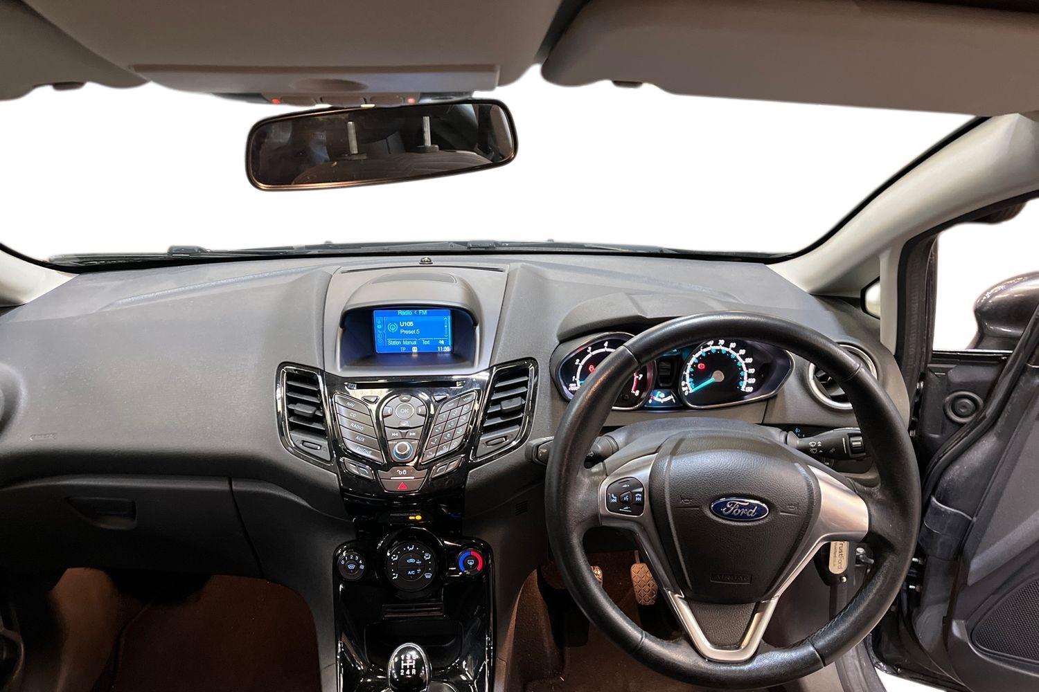 Ford FIESTA Photo 10