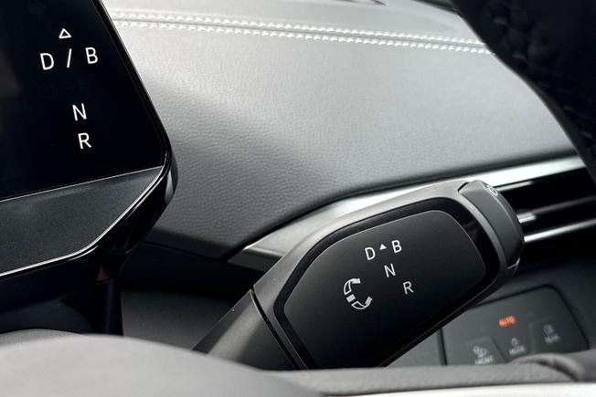 VOLKSWAGEN ID.4 Photo 15