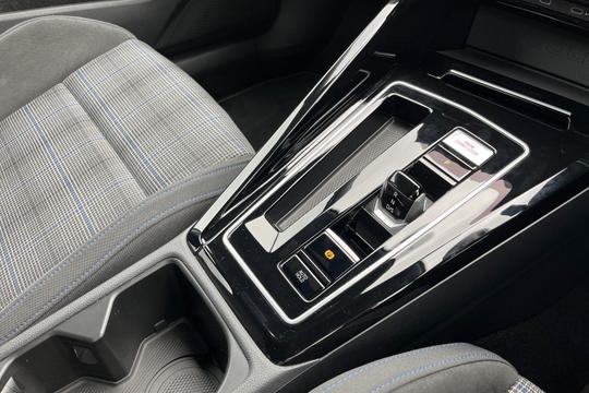 Volkswagen Golf Photo autoimg-e9675fc48503df31912f6651d010793db162cbb8.jpg