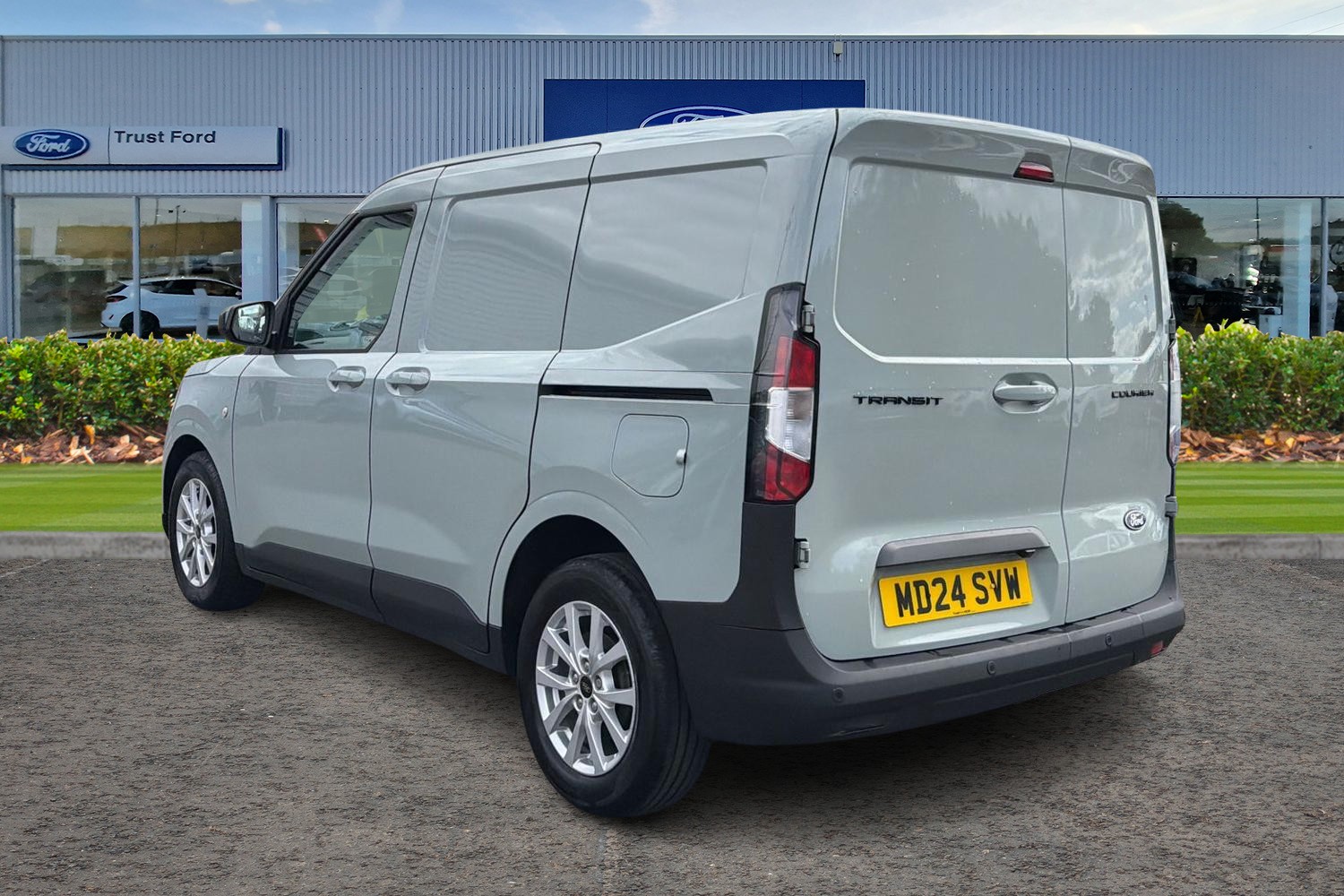 Ford TRANSIT COURIER Photo 1