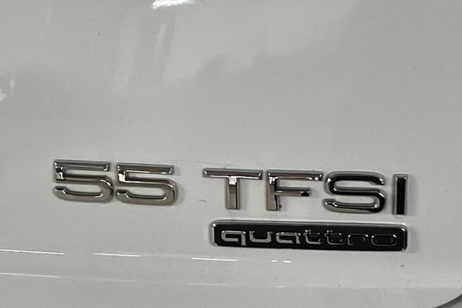 AUDI Q8 Photo 36