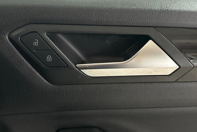 VOLKSWAGEN T-Roc Photo 26