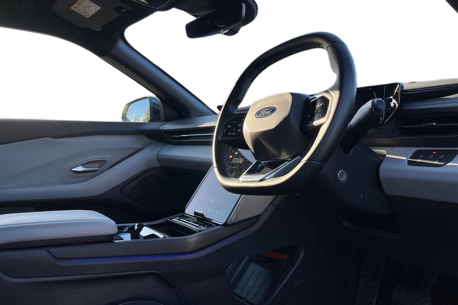 Ford Explorer Photo 8