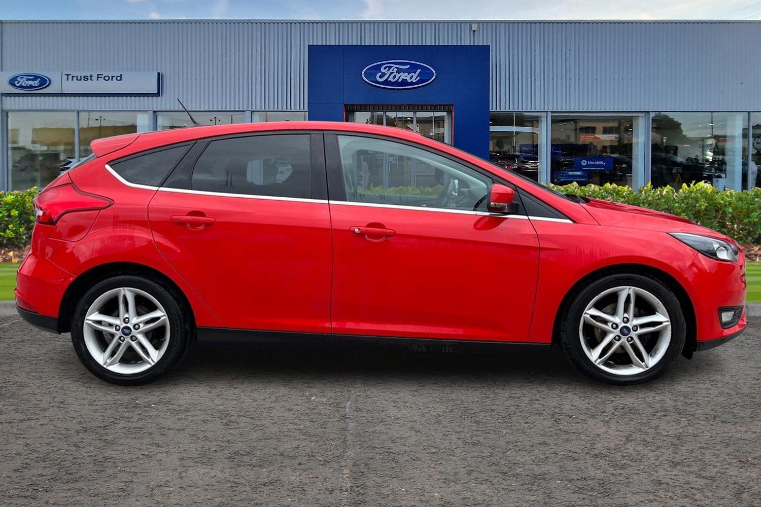 Ford FOCUS Photo 2