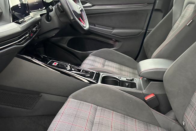 VOLKSWAGEN Golf Photo 29