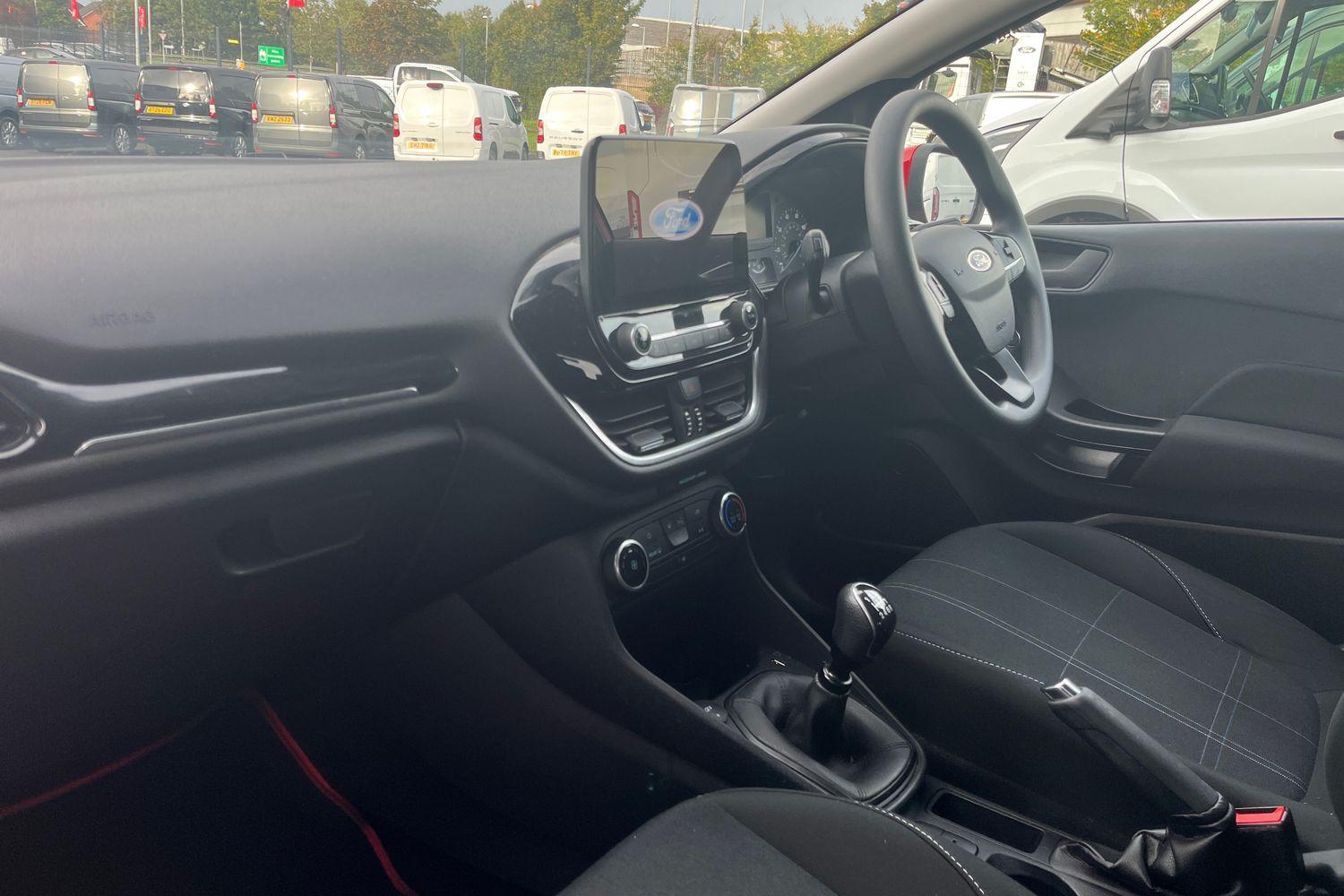 Ford FIESTA Photo 17