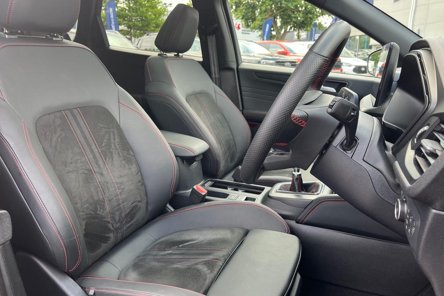 Ford KUGA Photo 16