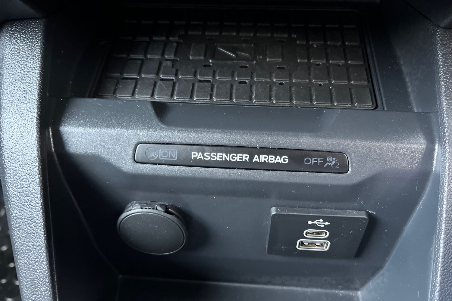 Ford TRANSIT COURIER Photo 22