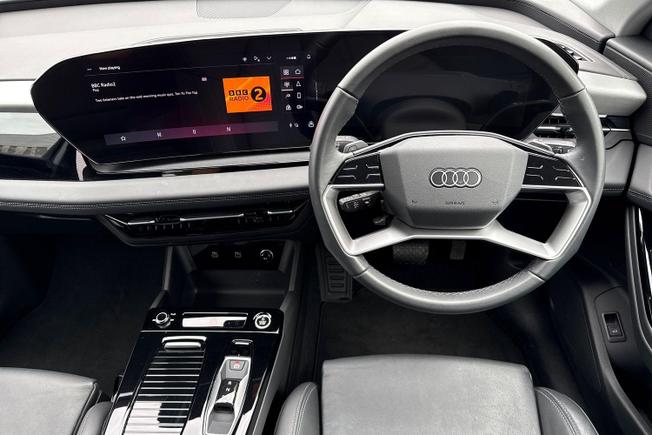 Audi Q6 e-tron Photo 11