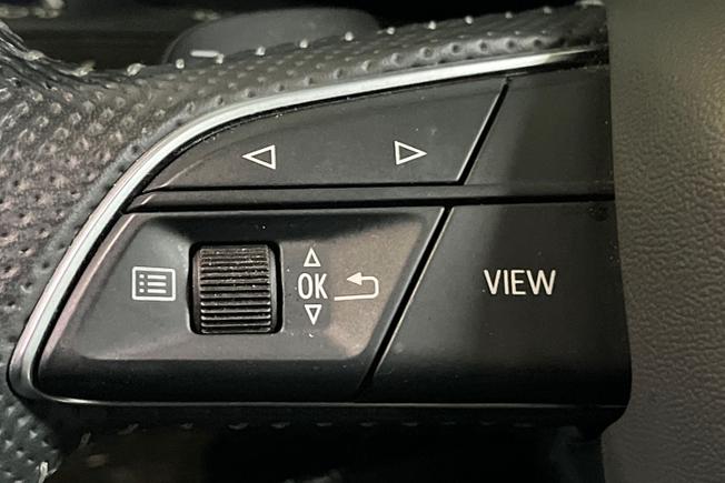 AUDI Q8 Photo 16
