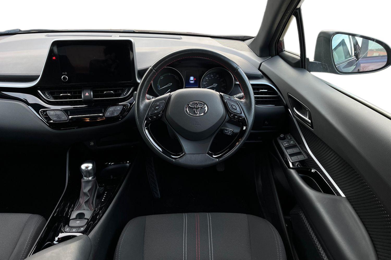 Toyota C-HR Photo 10