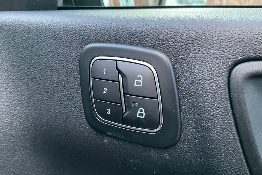 Ford KUGA Photo autoimg-e9930281c2942d1aa0c600c0a5929da375341bd7.jpg