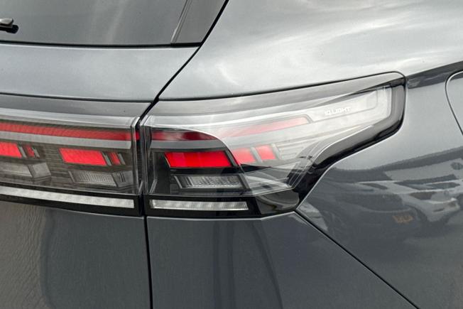 VOLKSWAGEN Tiguan Photo 18