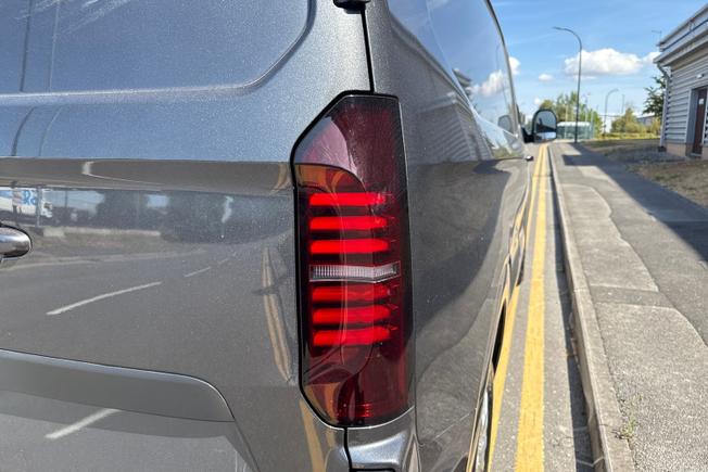 VOLKSWAGEN Transporter Photo 18
