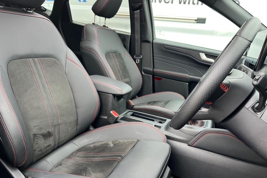 Ford KUGA Photo autoimg-e9a4f71697cc5d1c5ab79124d3c6fc92b02ca106.jpg