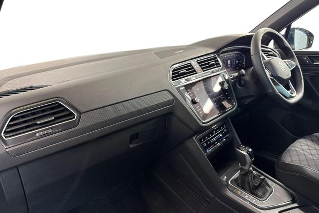 VOLKSWAGEN Tiguan Photo 2