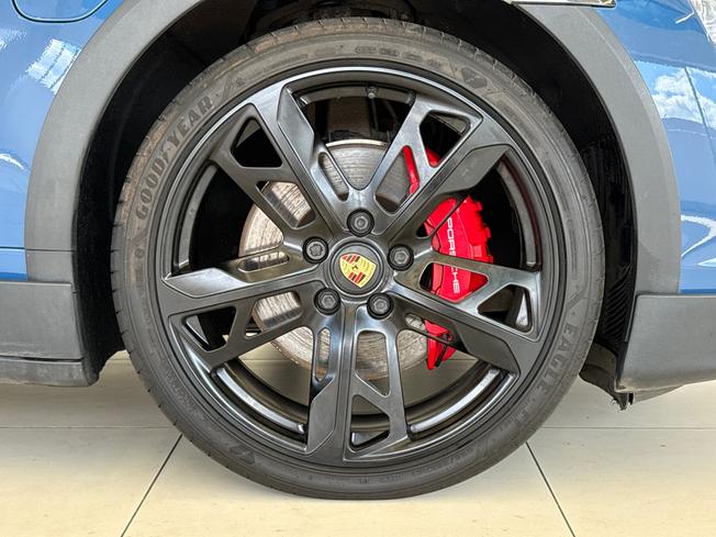 PORSCHE Taycan Photo 24