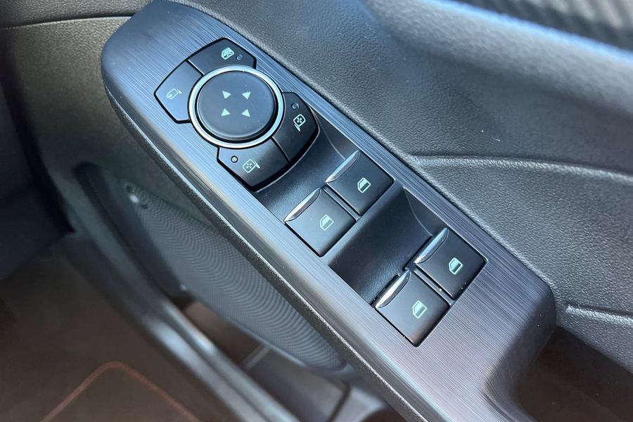 Ford KUGA Photo autoimg-e9b88249d92d9a4412aa6d91a3e3c22f3ae6aa62.jpg