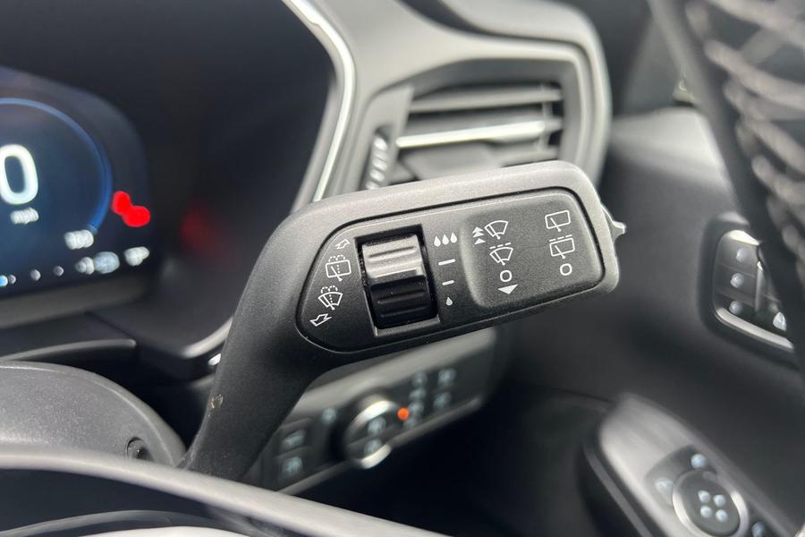 Ford Kuga Photo autoimg-e9b88b6d34de29b2f1f6b06c48aadaab5e3f546c.jpg