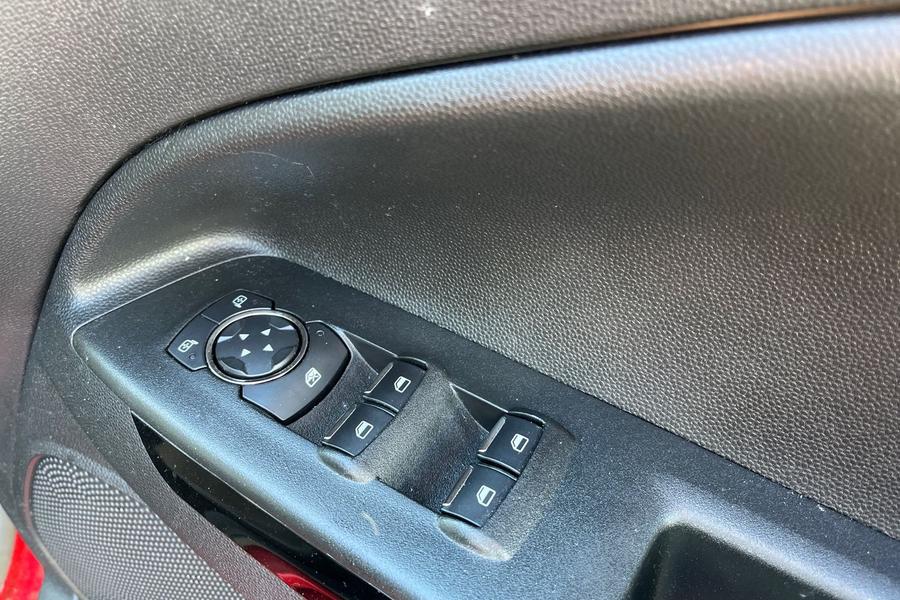 Ford ECOSPORT Photo autoimg-e9ba12fffa8d5afc76e22b1f468d83ffd043571a.jpg