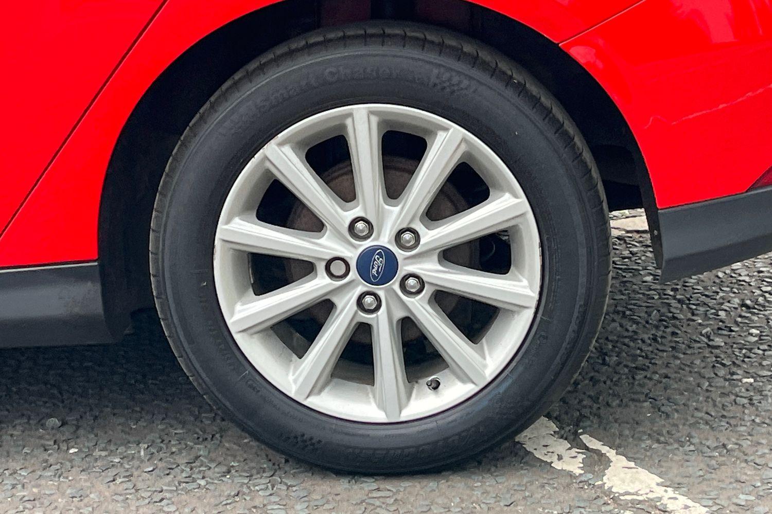 Ford FOCUS Photo 7