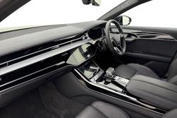 Audi A8 Photo 2