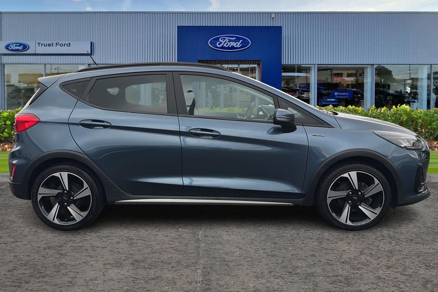 Ford Fiesta Photo 2