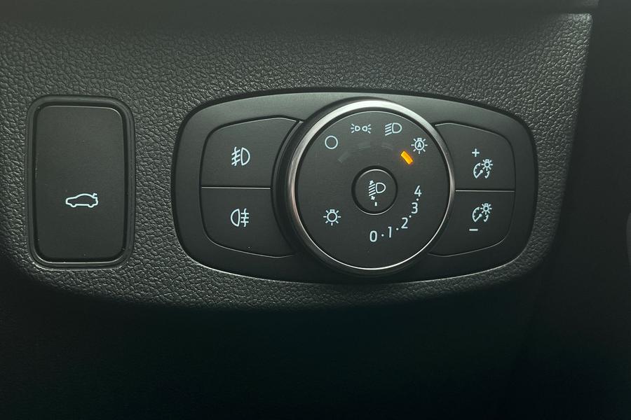 Ford FOCUS Photo autoimg-e9cfda58cf3191eccd2915b64fafaeef2d170de2.jpg
