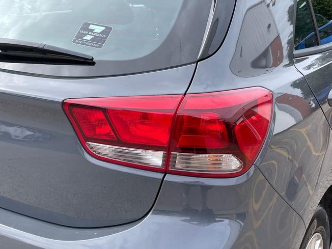 KIA Rio Photo 18