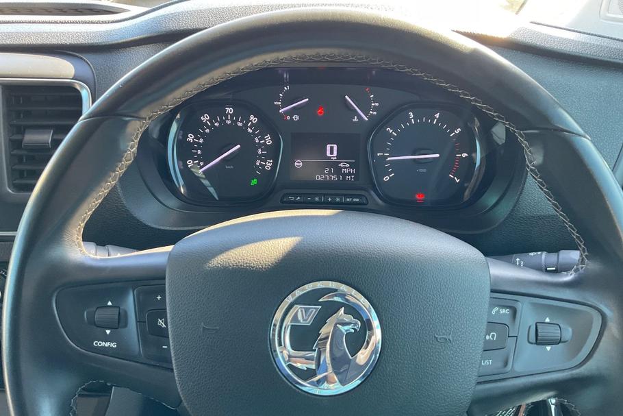 Used VAUXHALL VIVARO EA72JCZ 30