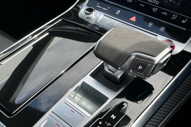 AUDI Rsq8 Photo 31