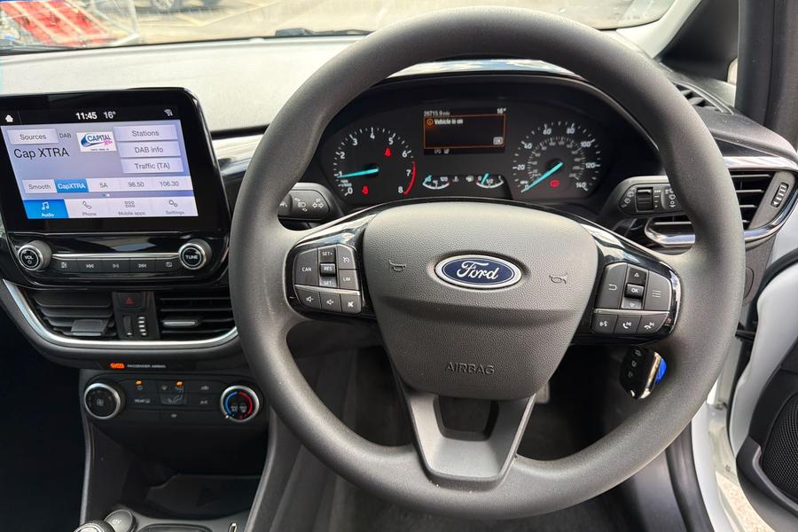 Ford FIESTA Photo autoimg-e9daf015ed887156913f11d91c9570d9ff1a15b9.jpg