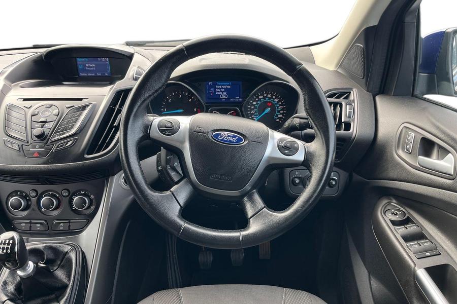 Ford KUGA Photo autoimg-e9dd2ceb4d51d15fed23ba22f35948c3bd7895fa.jpg
