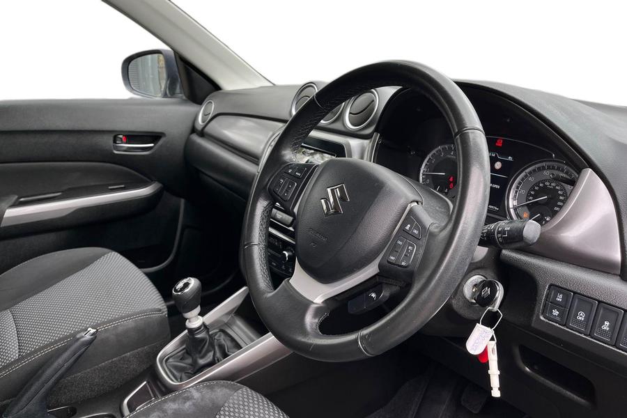 Suzuki Vitara Photo autoimg-e9dd718ad772bdafa3a88581cf10f91f9e49f5f5.jpg