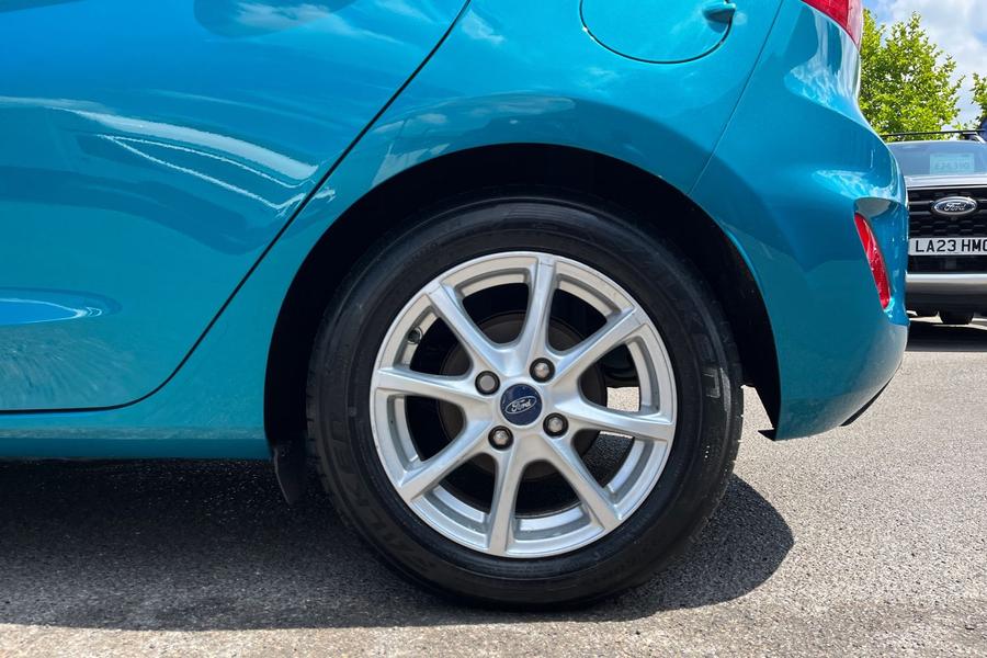 Ford FIESTA Photo autoimg-e9e79166df15cebea818899e1e07a1c1c9a998ed.jpg