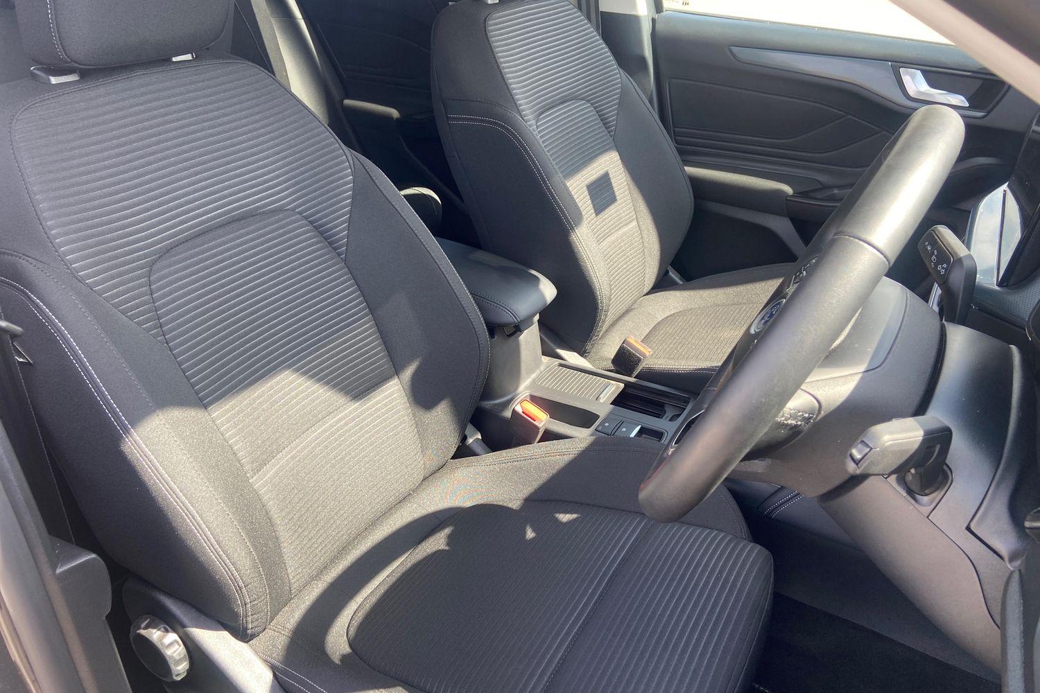 Ford FOCUS Photo 16
