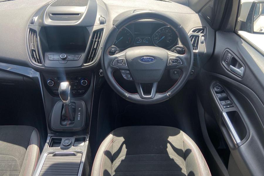 Ford Kuga Photo autoimg-e9f23aff81786746af81f85af46ce005cfd23de7.jpg