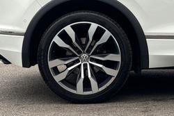 VOLKSWAGEN Tiguan Photo 5