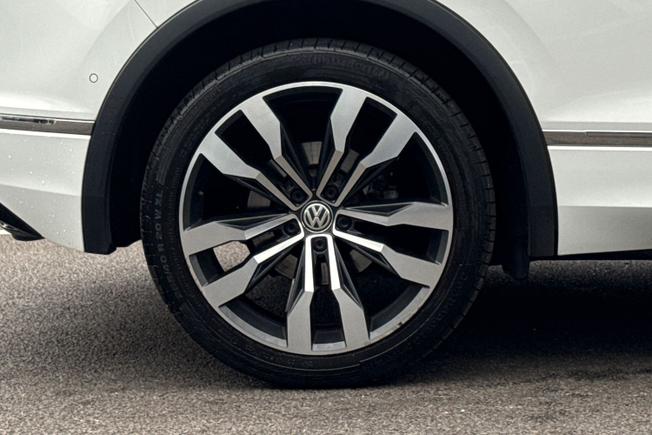 VOLKSWAGEN Tiguan Photo 5