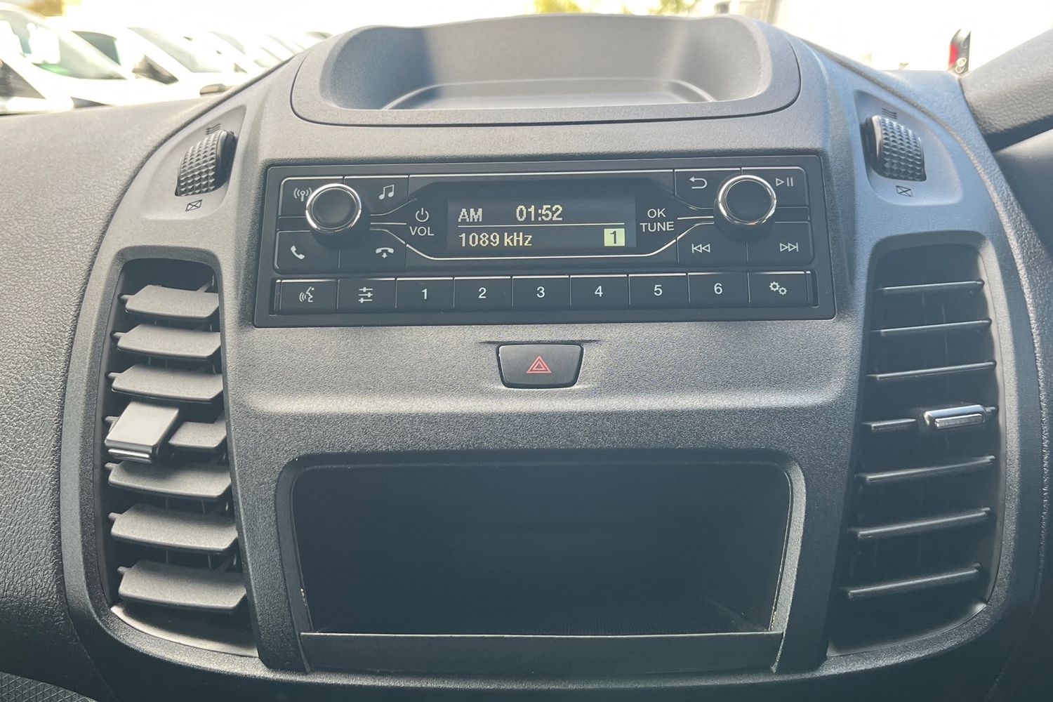 Ford TRANSIT CONNECT Photo 25