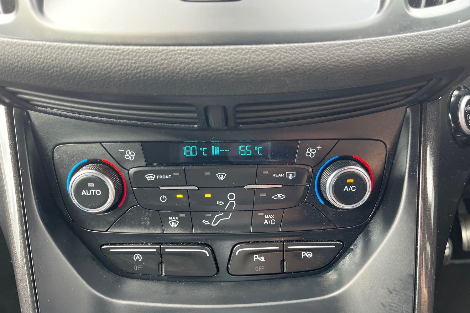 Ford KUGA Photo 32