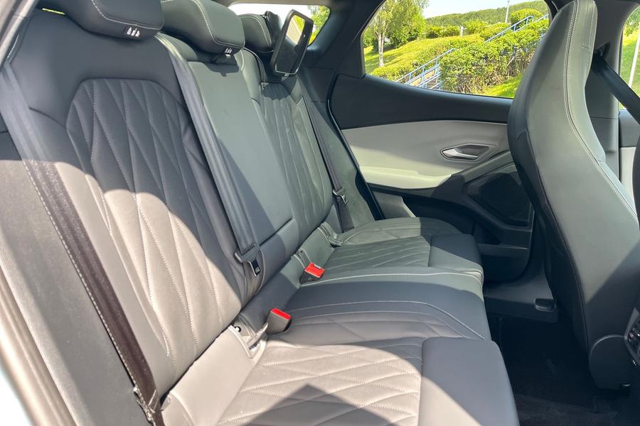 Ford Explorer Photo autoimg-e9f83e8f9cbbeeb5f51ca575d6b2b1dce562bf4c.jpg