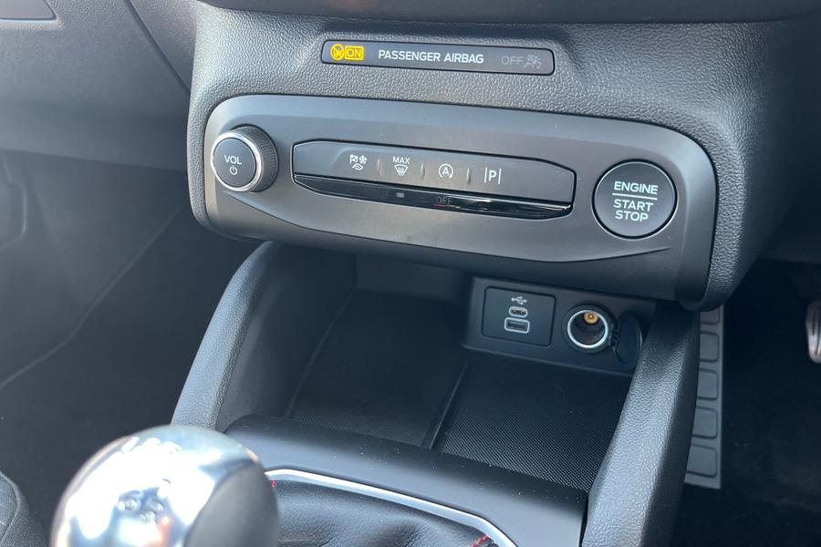 Ford FOCUS Photo autoimg-e9f8441c2272d4b2c254fb4c16aa3238d3d90268.jpg