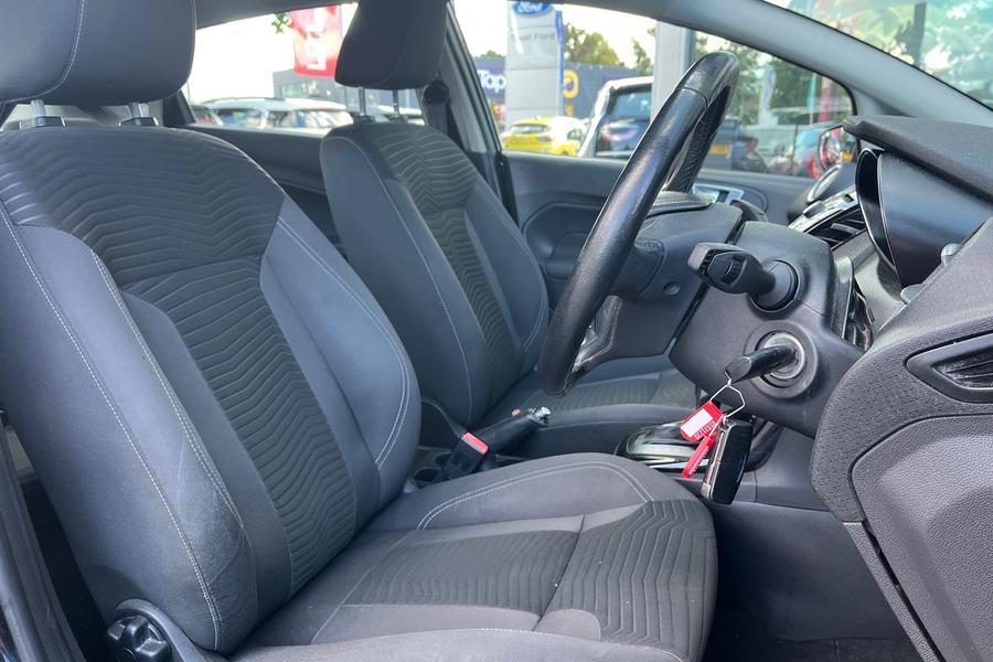 Ford FIESTA Photo autoimg-e9fe477d617bbcf0c0ea46325e310e02e673a780.jpg