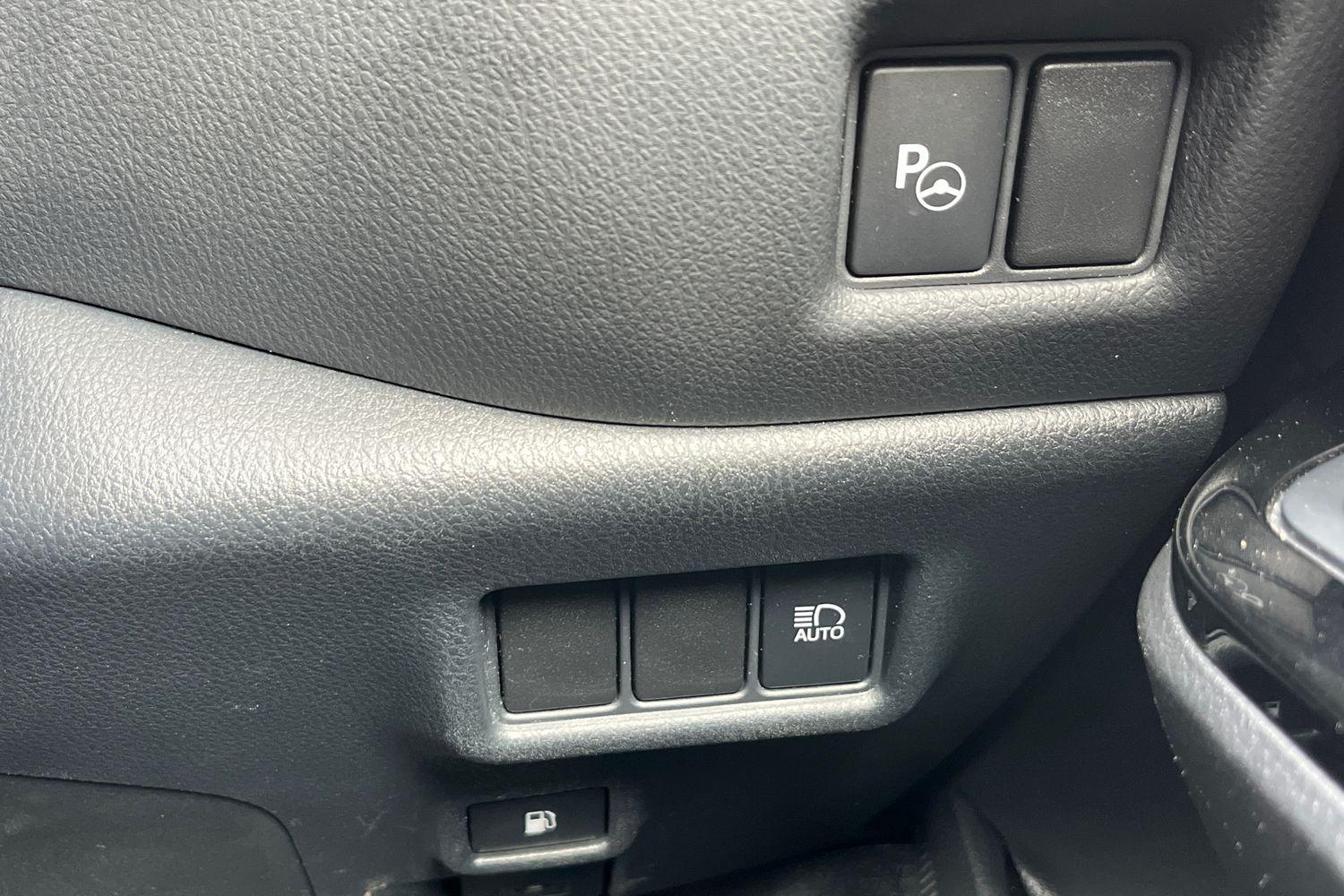 Toyota C-HR Photo 39