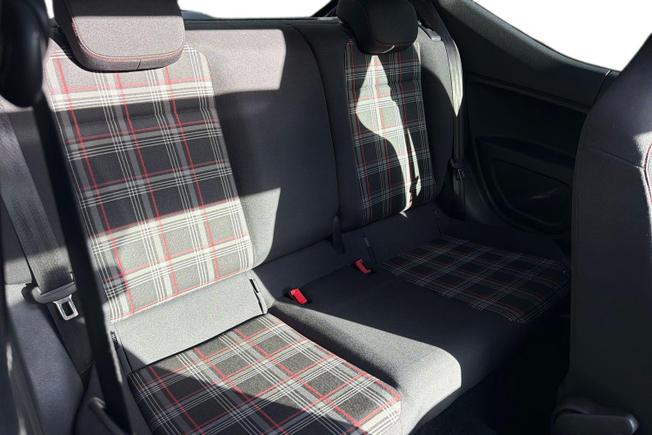 VOLKSWAGEN UP Photo 9