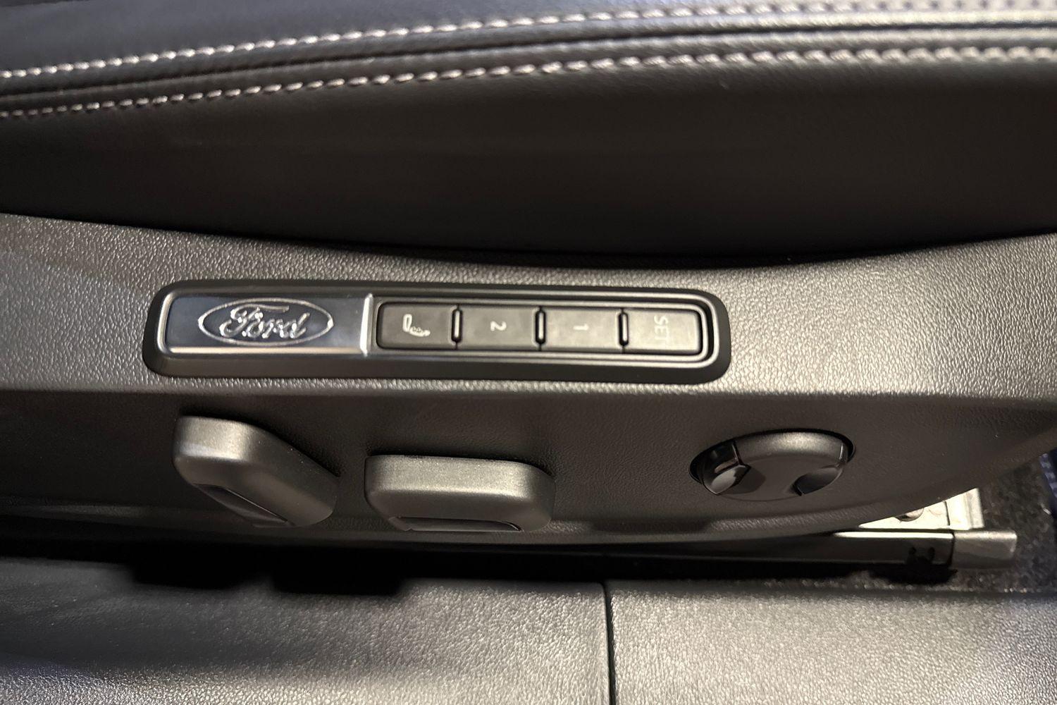 Ford Explorer Photo 25