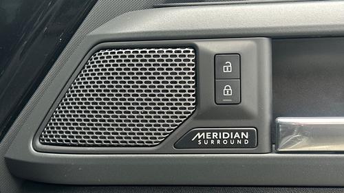 Land Rover Defender Photo autoimg-ea02ae19e35ab031feada047f0986d8f57a8129f.jpg
