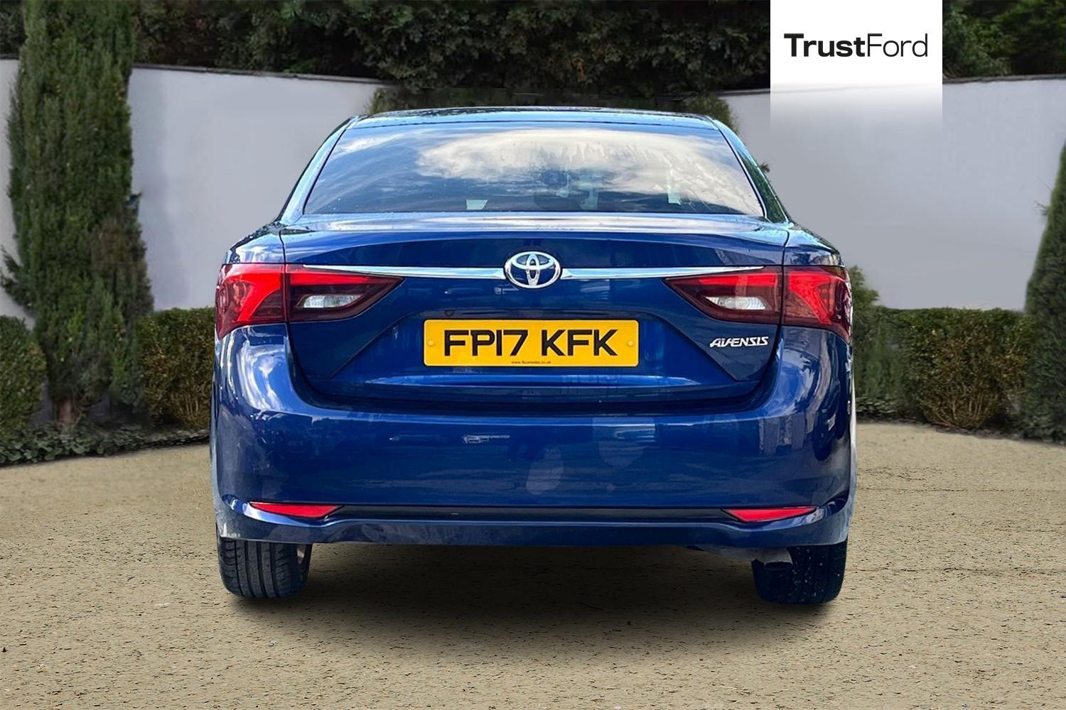 Toyota AVENSIS Photo 6